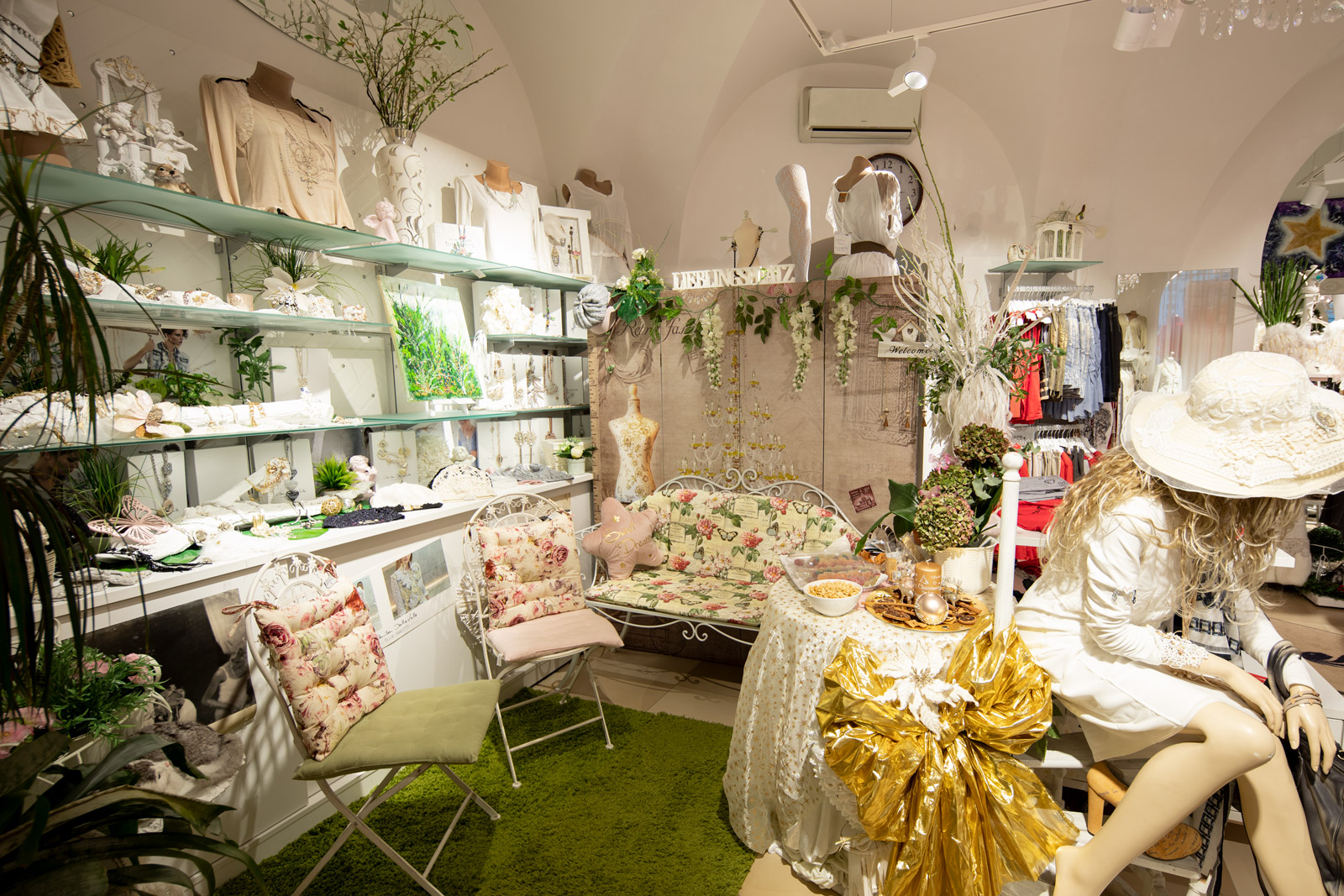 Boutique Tina Blue von innen – Verkaufsraum